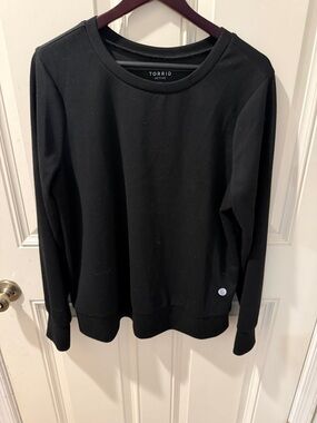 torrid Black Active Crewneck Top shirt Size 0 Smoke free home